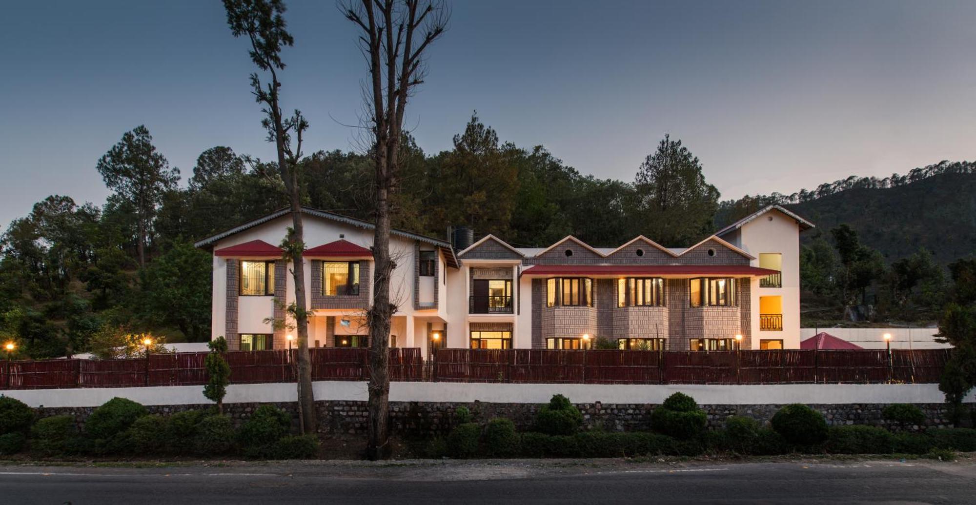 Ivy The Boutique Hotel Near Neem Karoli Temple 나이니탈 외부 사진
